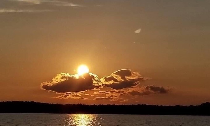 Hudson House | THE LOFT, Beautiful Deck Views, Steps from the Lake, Nights Around the Fire Pit