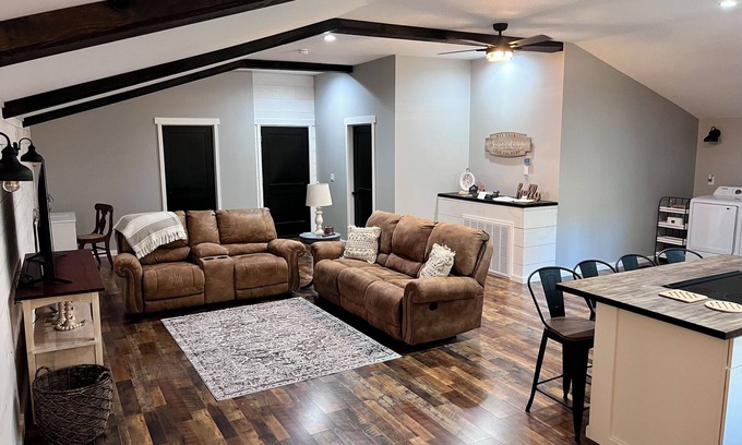 Dayton House | The Loft is a charming barndominium-style guesthouse near Lake Chickamauga.