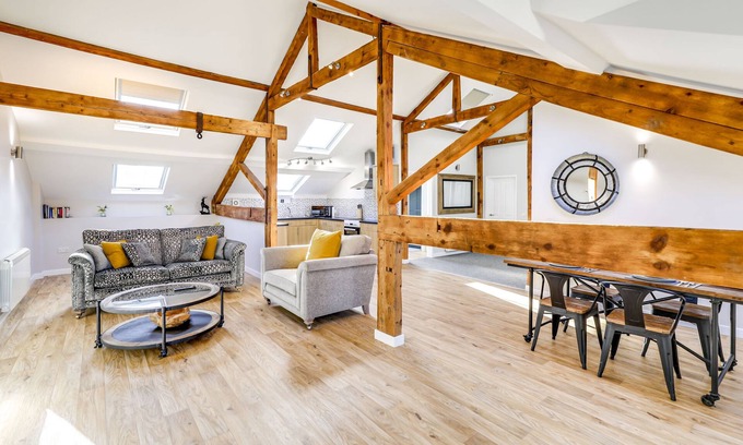 Ely Apartment | The loft room apartment, large 2 bedroom apartment