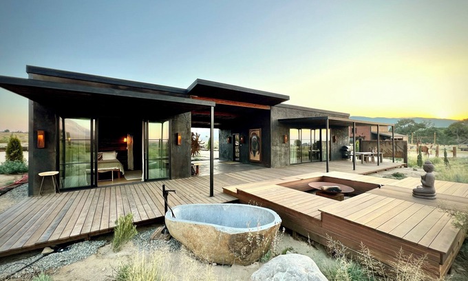 Lone Pine House | The LoneEast nAn Eastern Sierra wilderness retreat