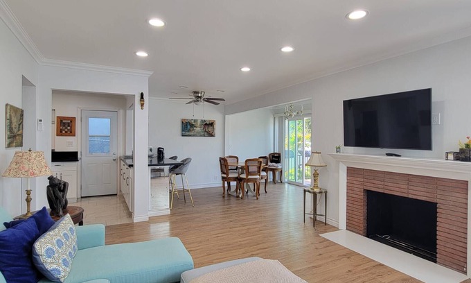 Central San Pedro House | The Lotus House – Bright 3BR Oasis w/Balcony, Garden & Parking