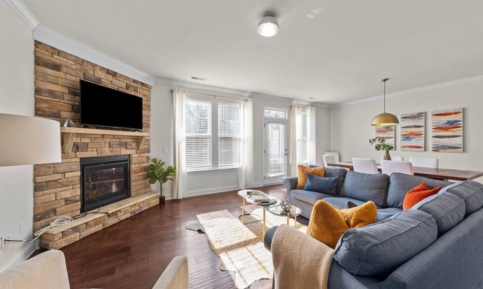 Southwest Raleigh House | The Lovely Golden Getaway, Come Stay at the Golden Getaway