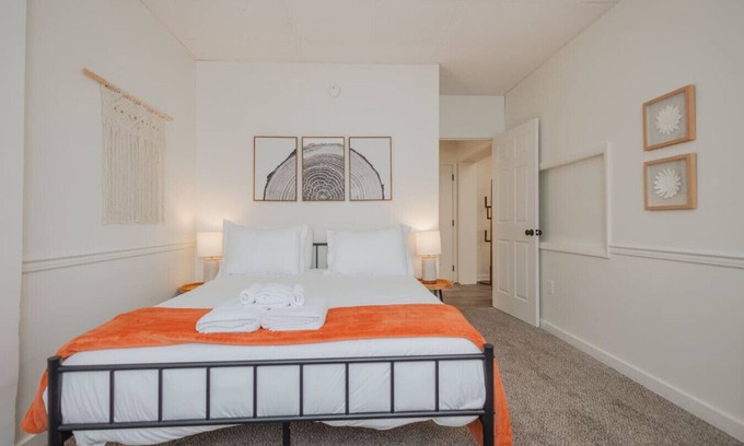 Martinsburg Apartment | The Lovely Lodging- 2 bedroom apartment