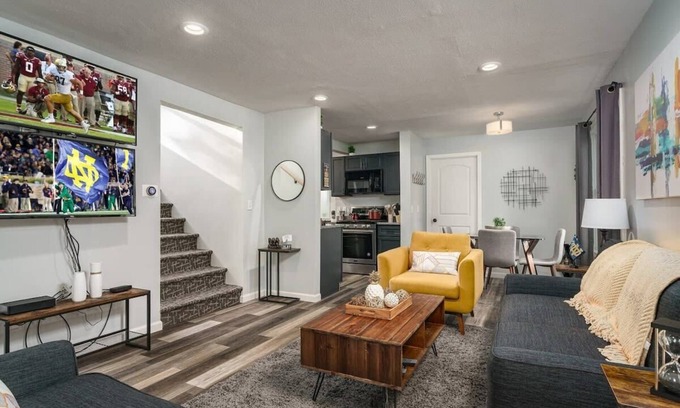 Roseland House | The Lucky Charm | Home of the Fighting Irish! BBQ, Games, 3-Bedrooms