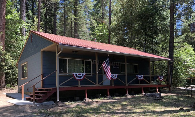 Berry Creek House | The Madrone Lakeside Beach House