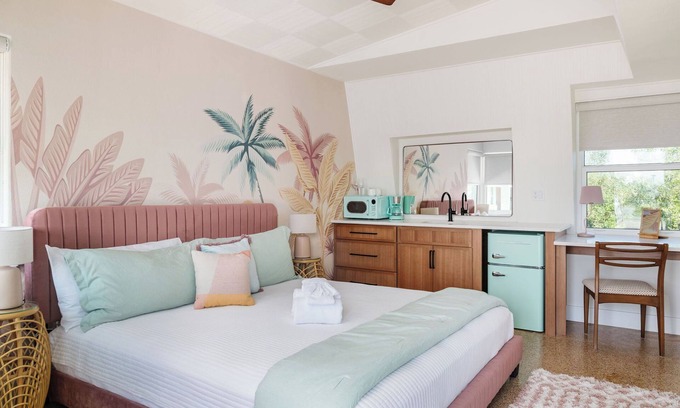 Vilano Beach Hotel | The Mangrove King Studio -5 min walk to beach!