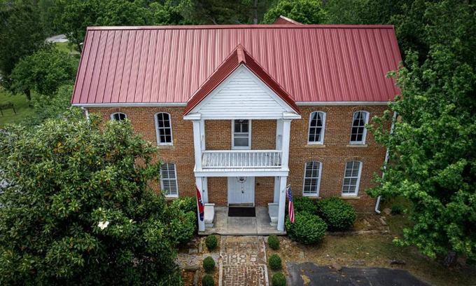 Altamont House | The Manor 1885