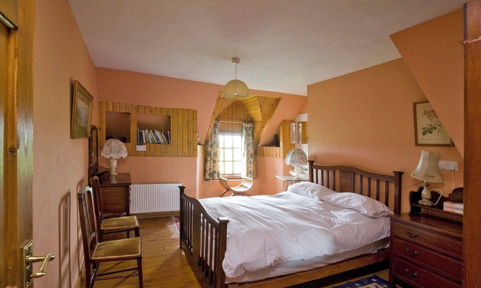 Airth House | The Manor at Plane Castle - Sleeps 8 - Pets Ok