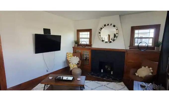 Wichita House | The Maple - Charming 2 Bed in historic Delano