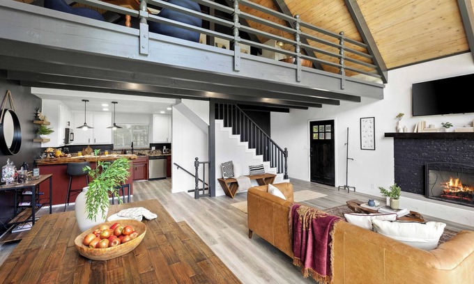 Crestline House | The Matterhorn Manor by Avantstay Harry Potter Inspired A-frame Home w/Hot Tub & Views