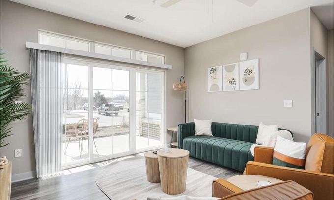 Whitestown Apartment | The Maureen