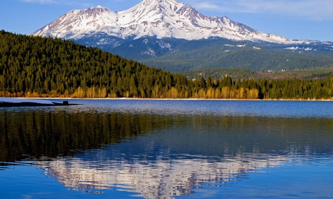 McCloud House | The McCloud Vacation Home on Mt. Shasta Sleeps 10+, Free Wifi