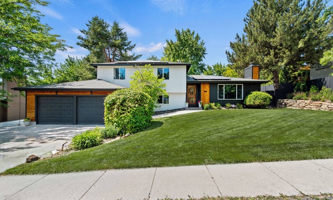 Boise House | The Mesa Manor - Fun in the Foothills - Arcade/Patio/Large Kitchen/Comfy Beds