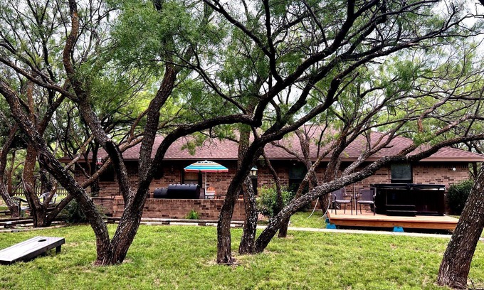 Potosi House | The Mesquite Retreat ~ Romantic ~ Secluded ~ Hot Tub ~ Fire Pit ~ Very Relaxing