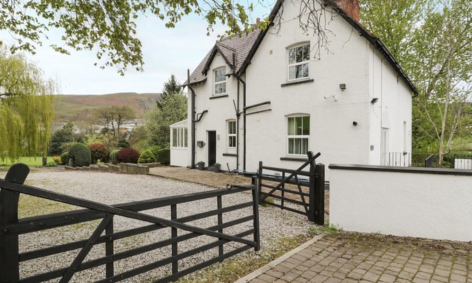 Corwen Cottage | THE MILL HOUSE, pet friendly, character holiday cottage in Carrog