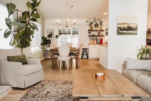 Altamont House | The Mintwood 4 BDR Home Near Crater Lake And OIT