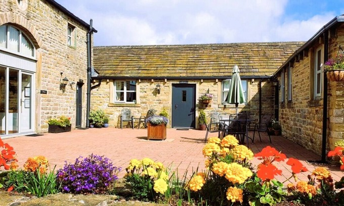 Honley Cottage | The Mistal is a rural cottage in a private courtyard - 10 mins from Town centre
