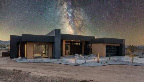 Yucca Valley House | The Monarch by Fieldtrip New Luxury Estate with Pool Spa Resort Amenities