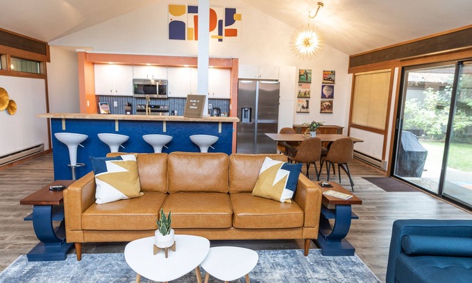 Graeagle House | The Mondrian Hole in One - An MCM Townhome in a Quiet Golf Course Community