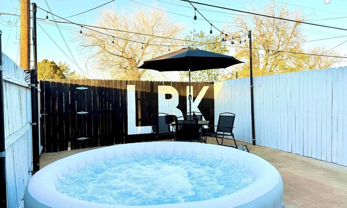 Heart of Lubbock House | ✮The Monochromatic Modern Studio✮Near TTU✮1BD/1Bth
