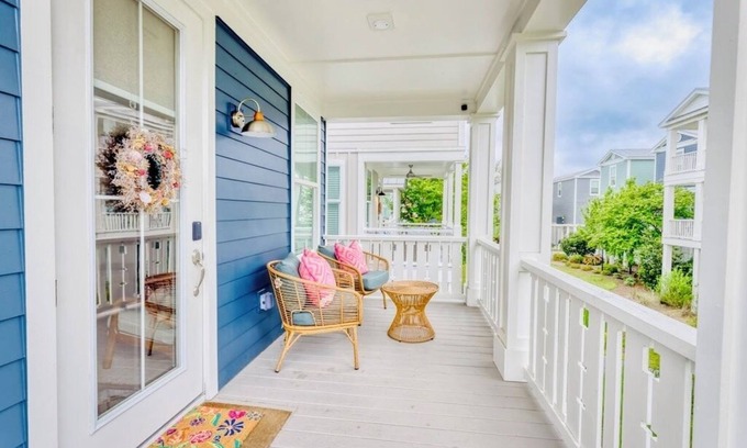 Pass Christian Cottage | The Navy Blue Bungalow- Cozy Cottage on the MS Gulf Coast