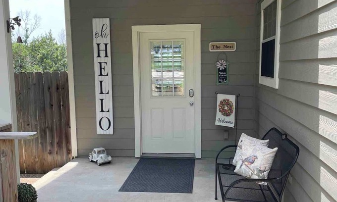 Waco House | The Nest 1 Bedroom Suite 12 min from Magnolia