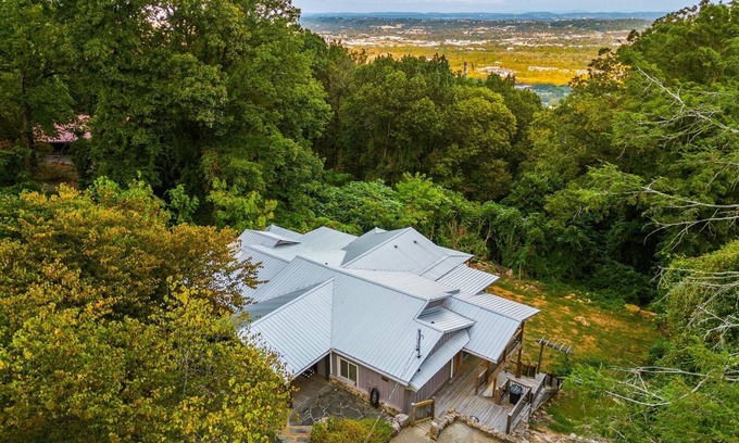 Chattanooga Cabin | The Nest | Home W/Mtn Views | GREAT Location! | 3 Bed, 3.5 Bath