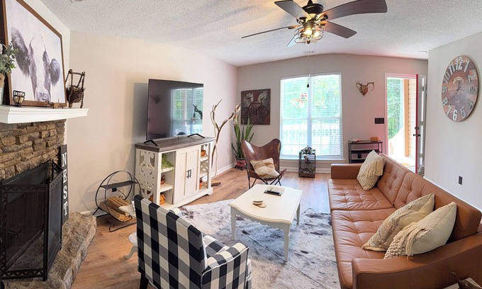 Ranger House | The Nest in Ranger - A Cozy Private Getaway with a Huge Game Room!