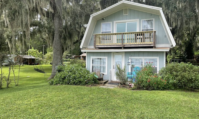 Melrose Cottage | The Nest on Lake Santa Fe in Melrose, FL