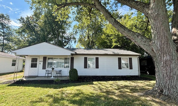 Muncie House | The Nest - Sleeps 6, 3 min to BSU