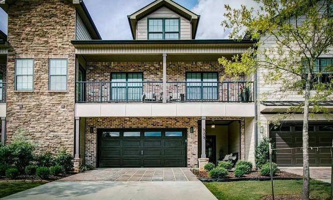 Huntsville Apartment | The Nest · The Nest: Downtown Huntsville, Walk Everywhere