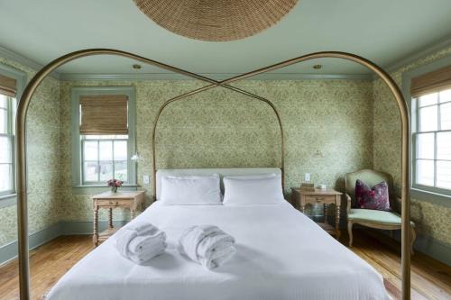 Harleston Village Bed & Breakfast | The Nicholas Veranda King Suite- 1 Block to King