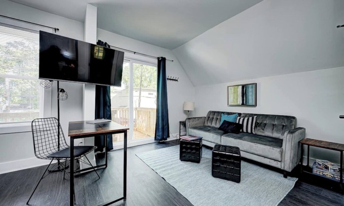 Fountain Square Apartment | The Oasis Studio is a cozy, pet-friendly vacation rental in Fountain Square, Indianapolis. Enjoy vibrant décor, modern amenities, and walkable access to live music, dining, and art. Perfect for couples or solo travelers seeking a stylish urban escape