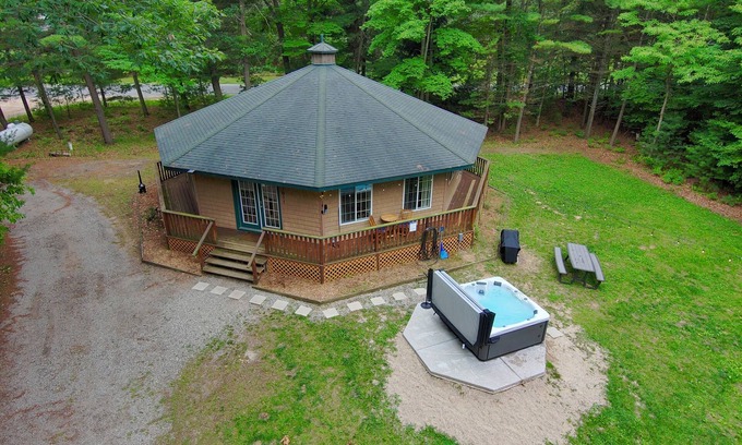 Pentwater House | The Octagon & APT - Hot tub, Game room, 1.8 miles to Lake Michigan beach