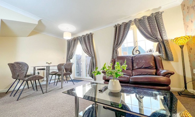 Frampton House | The Old Dairy Holiday Home