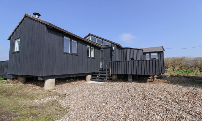 Southwold Cottage | THE OLD FISHERMAN'S HUT, pet friendly, with open fire in Southwold