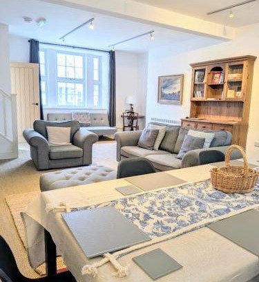 Helmsley House | The Old Post Office - Central Helmsley with Parking