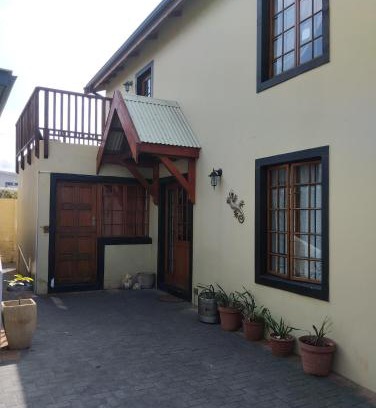 Port Elizabeth Central Apartment | The Olde House