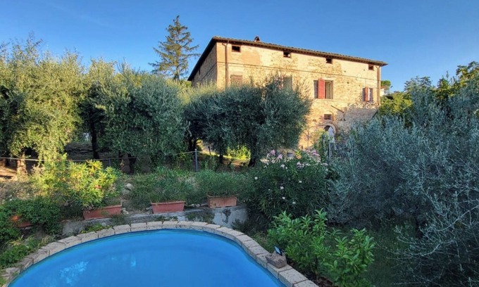 Montelaguardia House | The Olivella, former parsonage of 1600 olive trees and herbs with pool