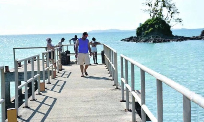 Veraguas House | The only Private Beachfront 2 story House Rental in Pixvae