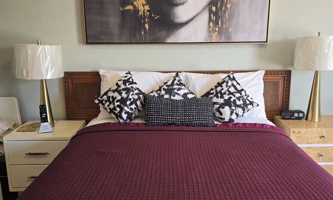 Moreno Valley Apartment | The Orange Kitchen Suite near Lake Perris