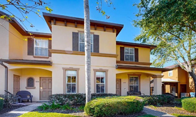 Regal Palms House | The Orange Oasis