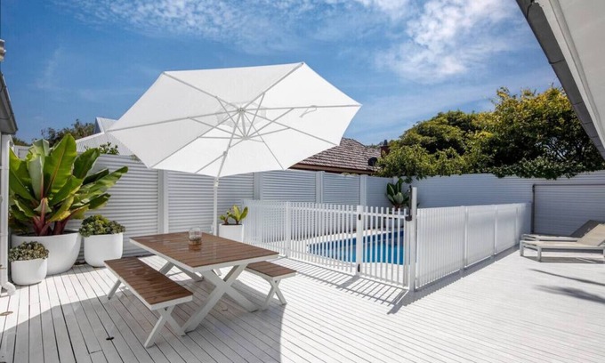 Glenelg South House | THE OSLO on Broadway with Pool - Villa 1