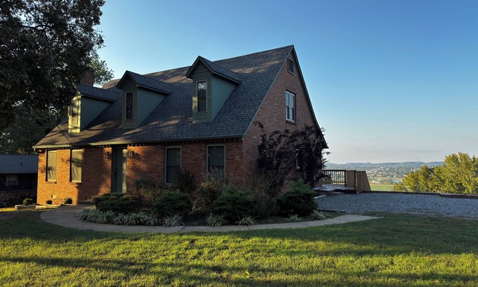 Salado House | The Outlook Scenic Views & Modern Comfort