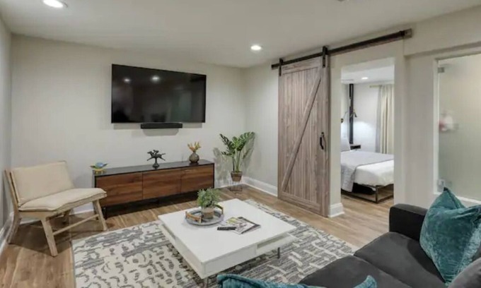 St. Matthews Apartment | The Oxford