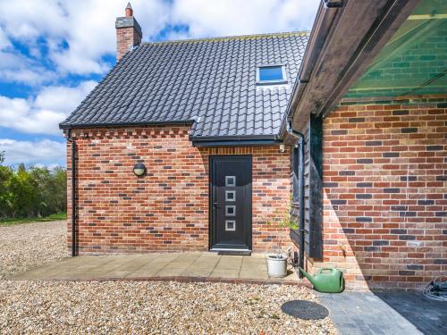 Lowestoft House | The Paddocks