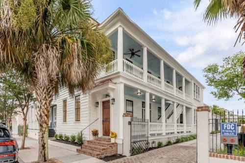 Cannonborough Elliotborough Apartment | The Palmetto House B- Walk To King Street