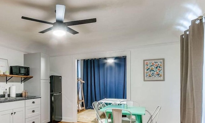 Lincoln Terrace Apartment | "The Pantone Penthouse" - 1B/1B