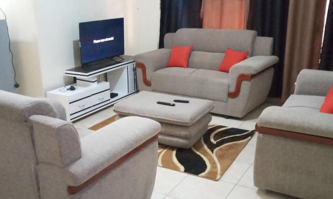 Kampala Apartment | The Peaceful Place 2 Washing M WiFi Android TV