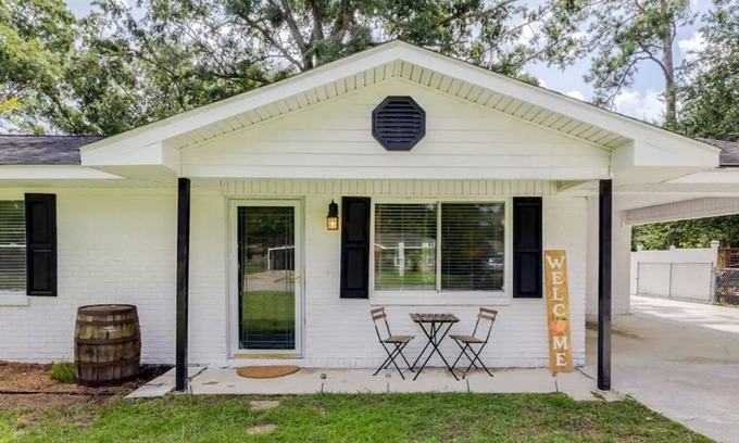 Pooler House | "The Peach" Family Friendly Oasis Pets Welcome